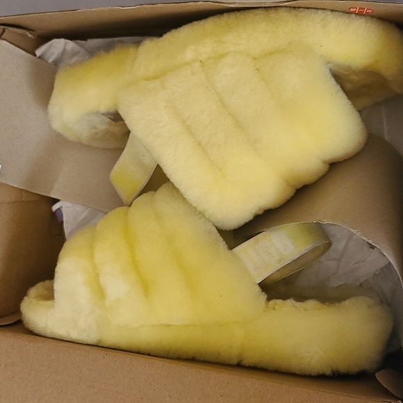 Ugg Slides - Picture 3 of 8